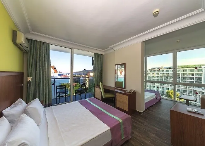 מלון Sunbay Park 3*